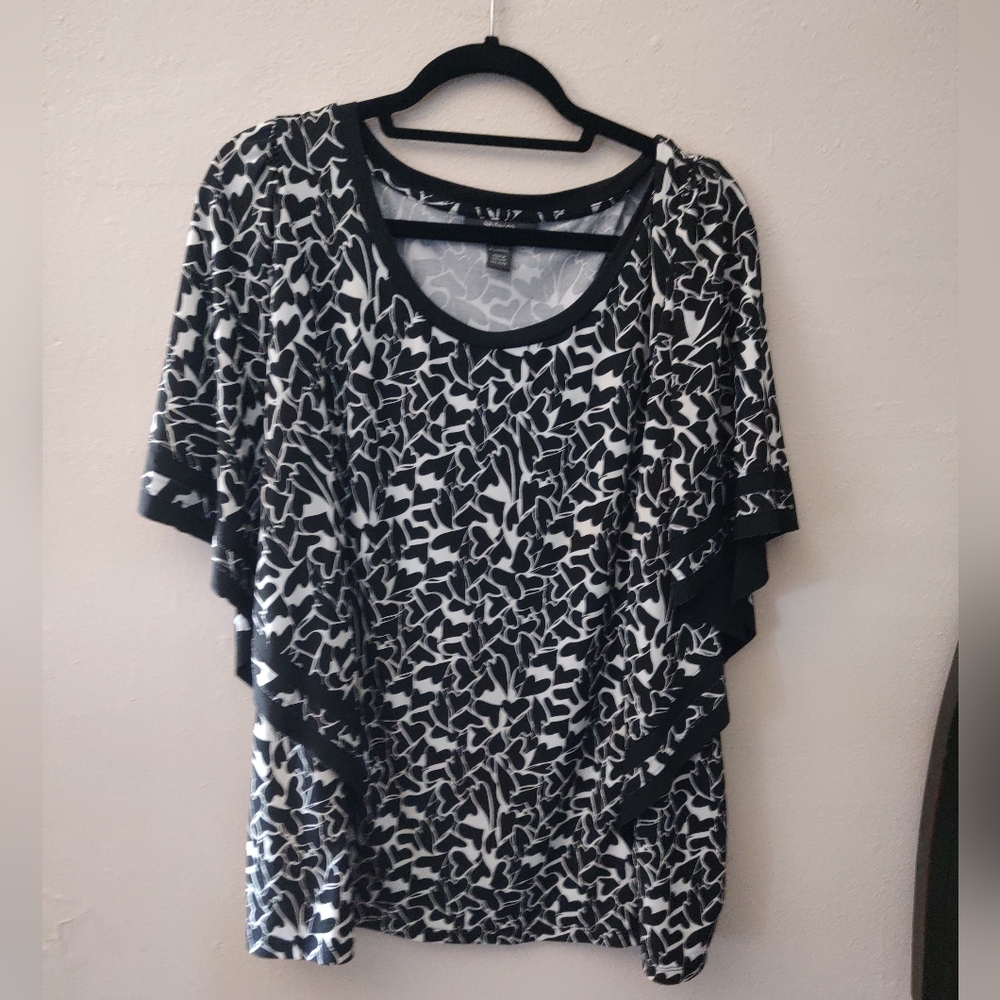 Women’s Black and White Printed Flutter Sleeve Top Size 1X Heart Pattern